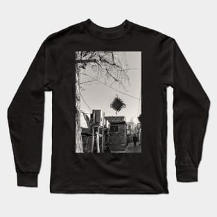 In Beijing's alleyway Long Sleeve T-Shirt